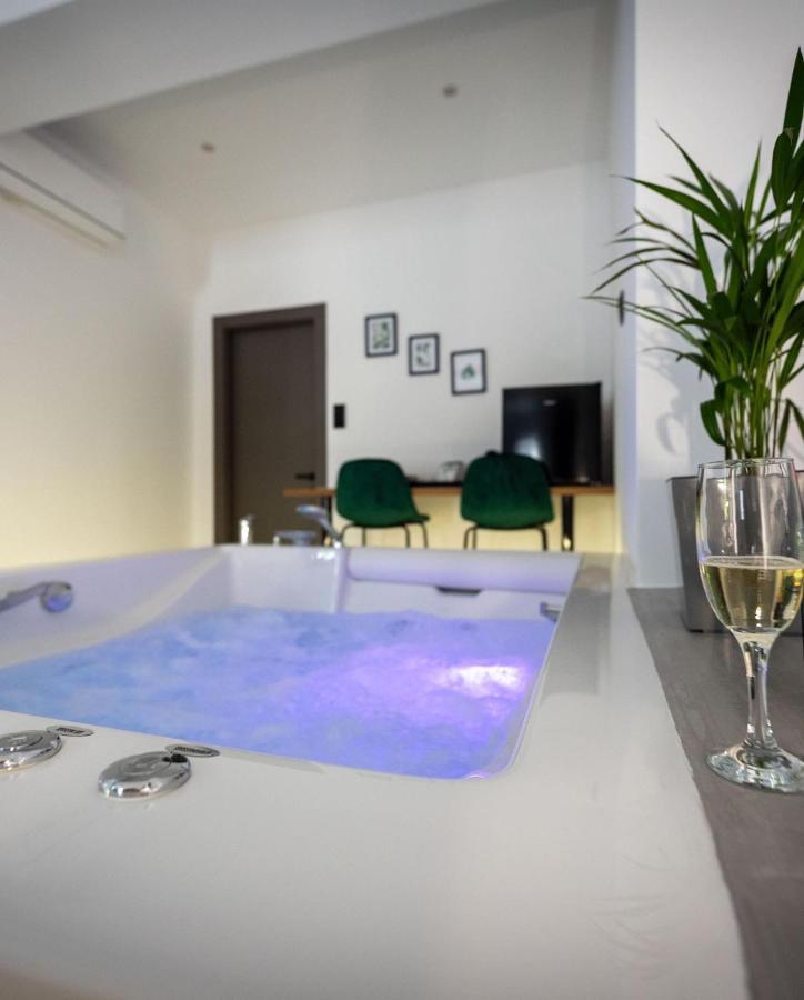 Frourio Lodge Α1 Лариса Екстериор снимка