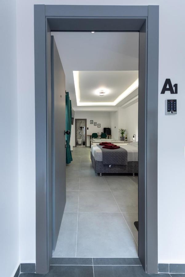 Frourio Lodge Α1 Лариса Екстериор снимка