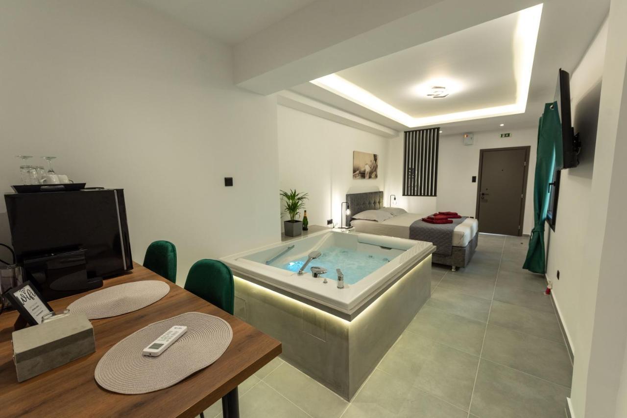 Frourio Lodge Α1 Лариса Екстериор снимка